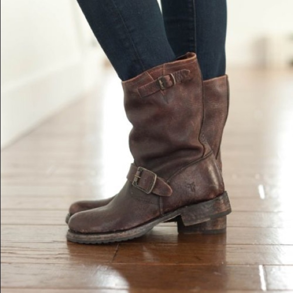 FRYE Veronica short boots in distressed brown!!!